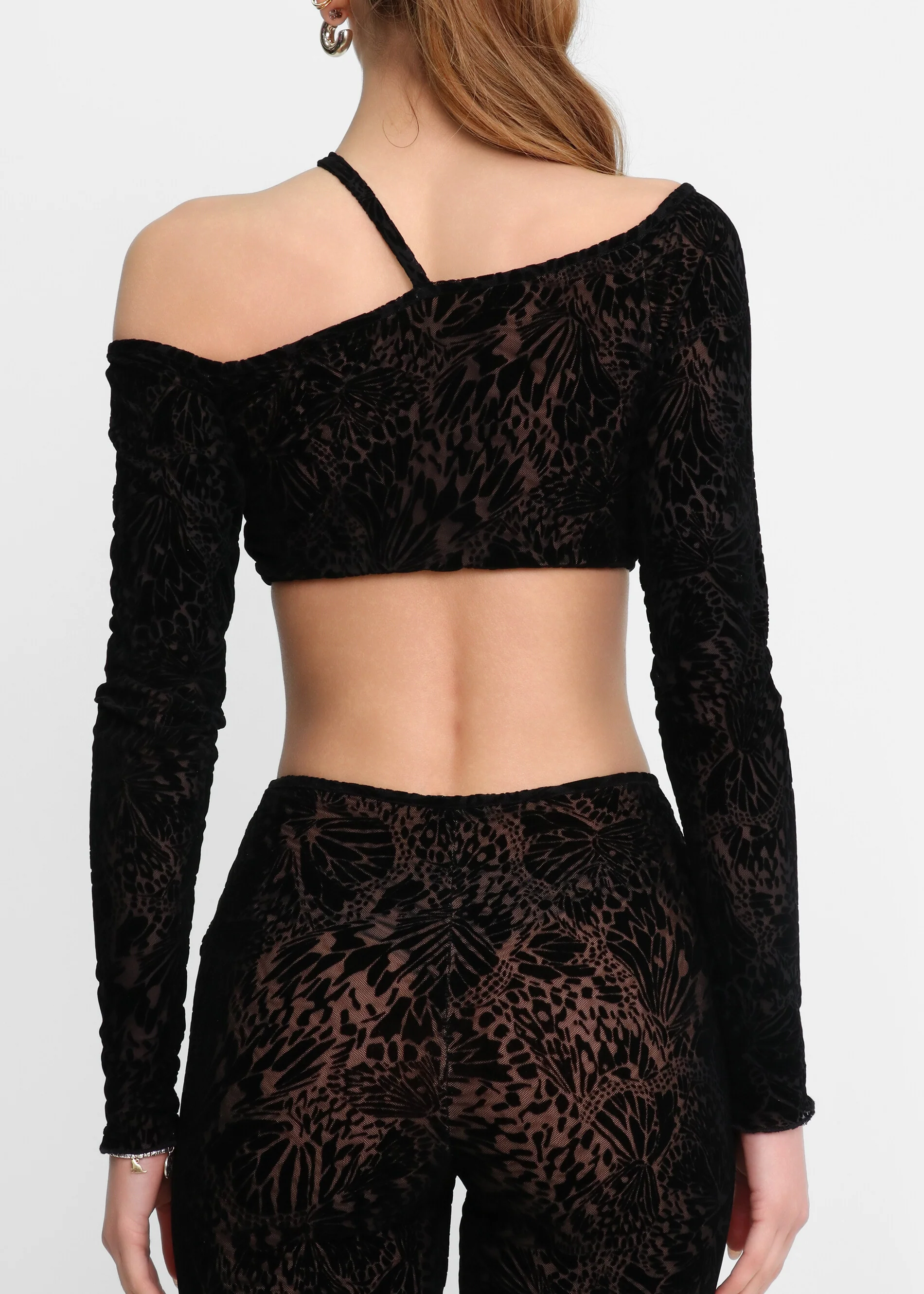 BLAKE - co-ord set in nero con crop top e pantaloni flare con trama in rilievo - Image 4