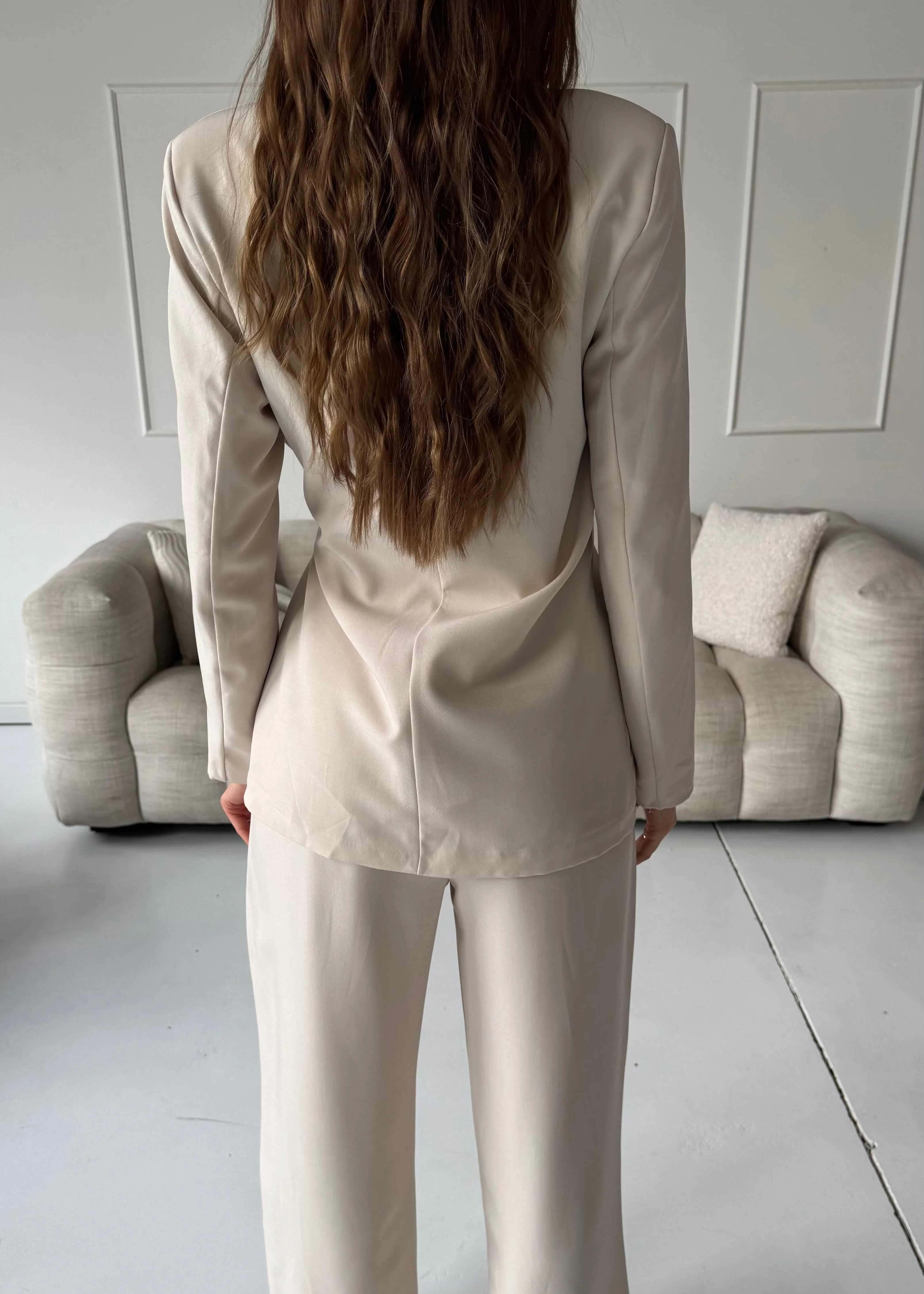 WILA - set giacca pantaloni tailleur beige avorio con chiusura laterale fiocco - Image 2